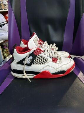 Size 10.5 Men’s Nike Air Jordan 4 Retro Fire Red 2020 Used